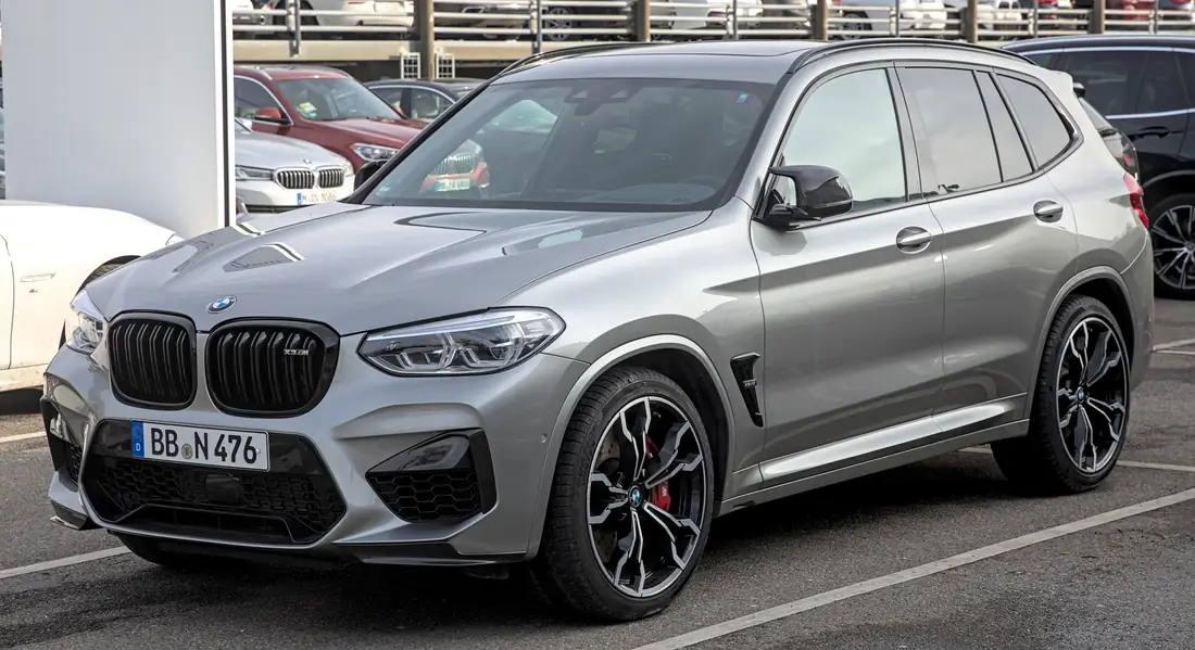 BMW X3 aparcado